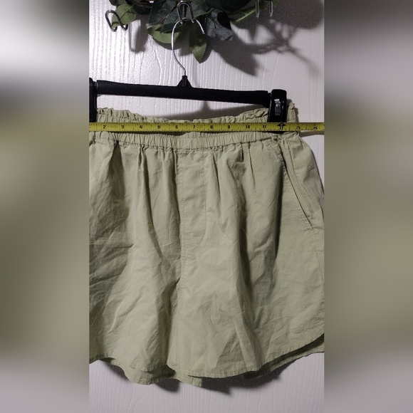 🍉3/$20 Madewell green lightweight shorts - Picture 5 of 15